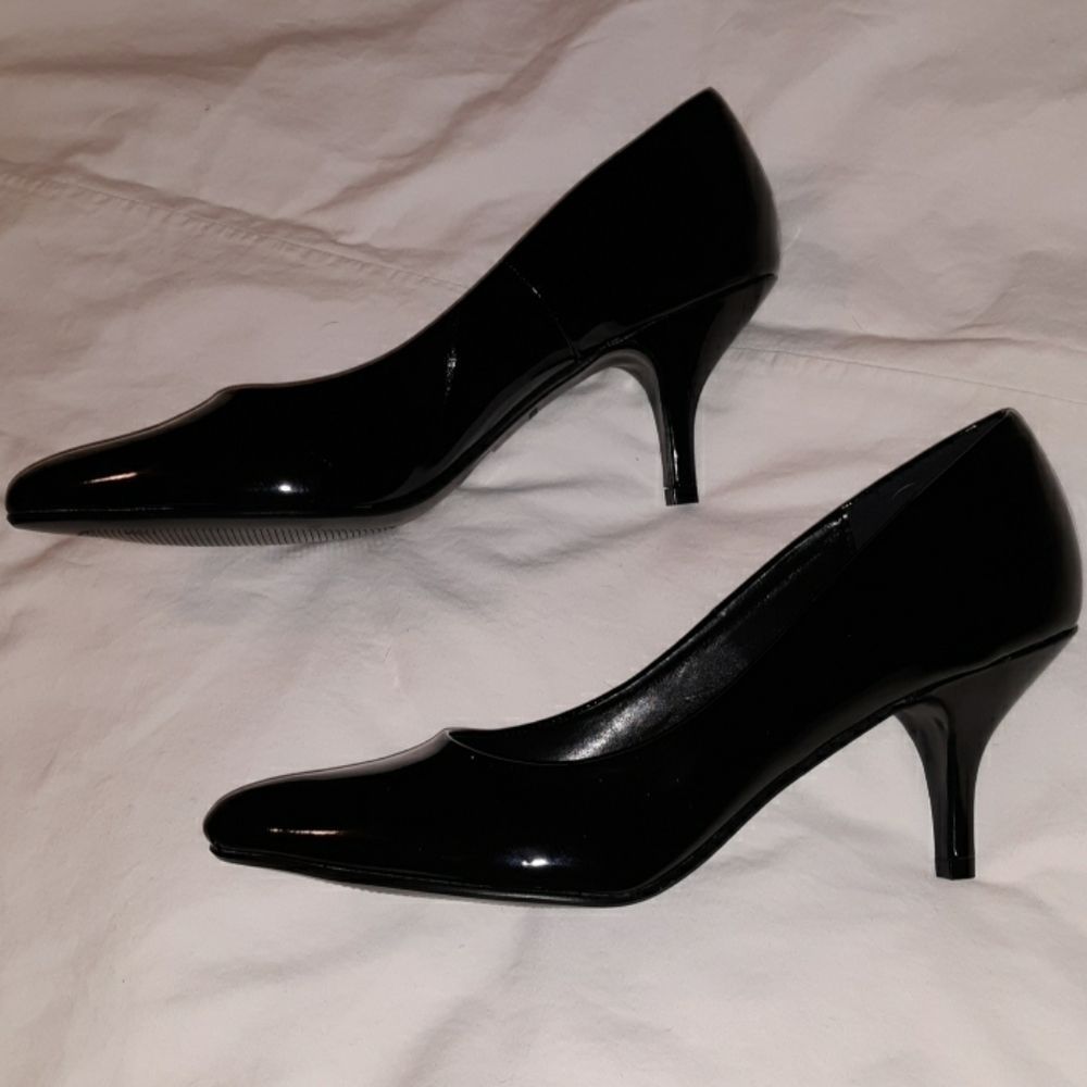 NWOT Call it Spring Black Patent Pleather Pumps 10